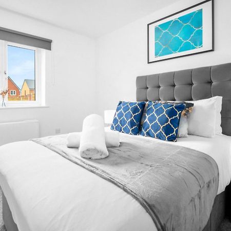 New 2 Bedroom Deluxe Apartment - Parking - Wifi & Netflix - Top Rated - 50C Cradley Heath Екстериор снимка