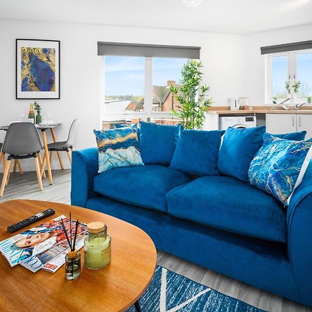 New 2 Bedroom Deluxe Apartment - Parking - Wifi & Netflix - Top Rated - 50C Cradley Heath Екстериор снимка