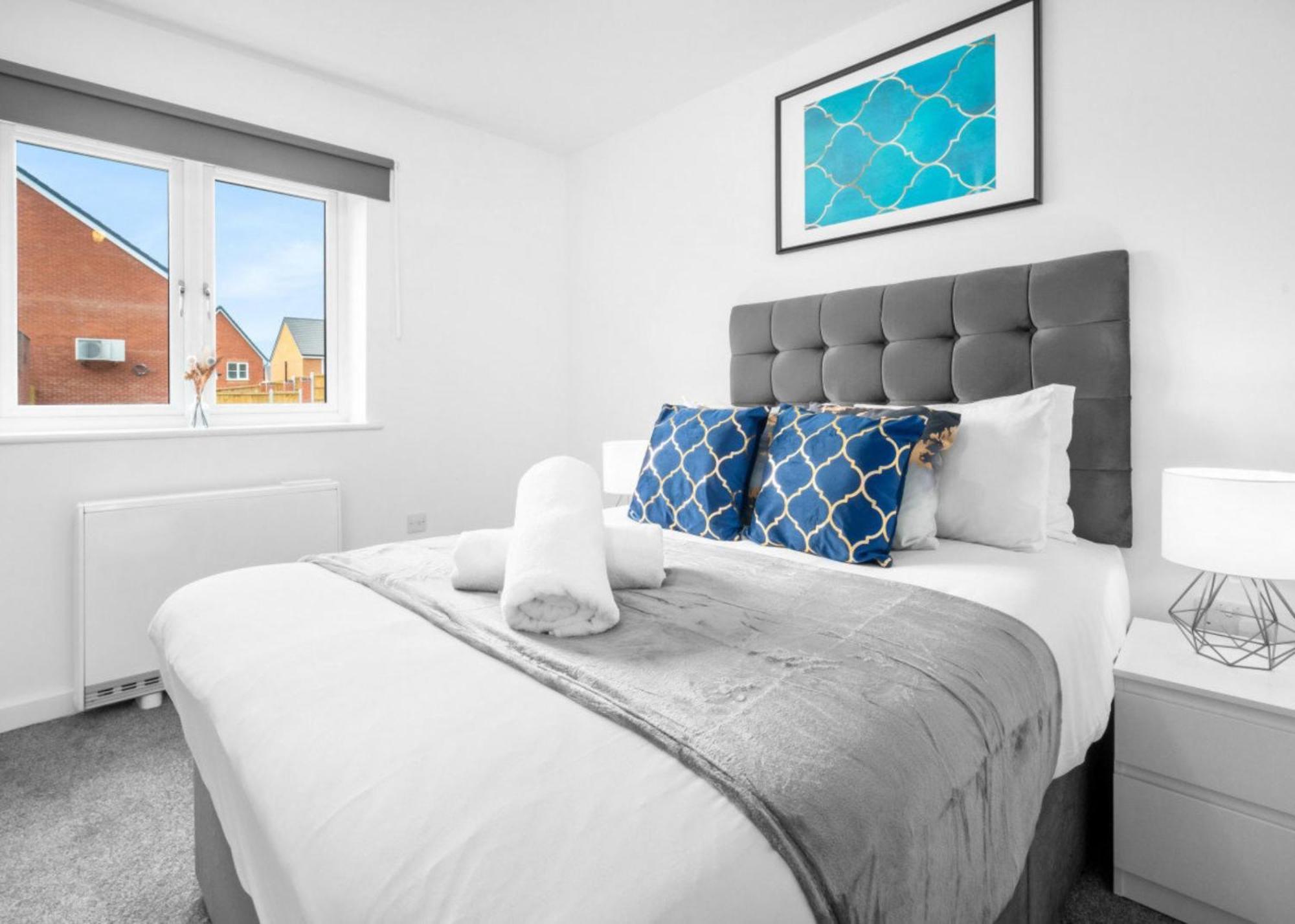 New 2 Bedroom Deluxe Apartment - Parking - Wifi & Netflix - Top Rated - 50C Cradley Heath Екстериор снимка