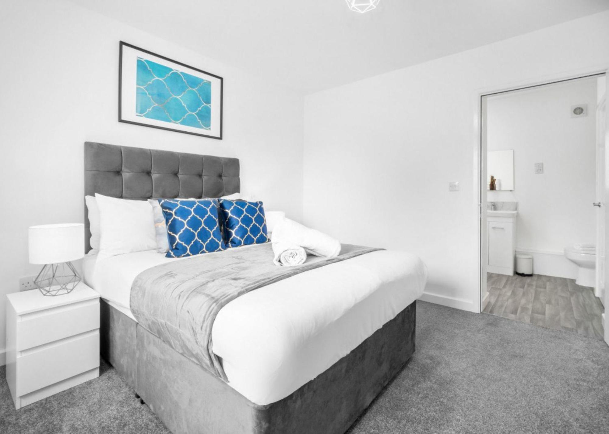 New 2 Bedroom Deluxe Apartment - Parking - Wifi & Netflix - Top Rated - 50C Cradley Heath Екстериор снимка